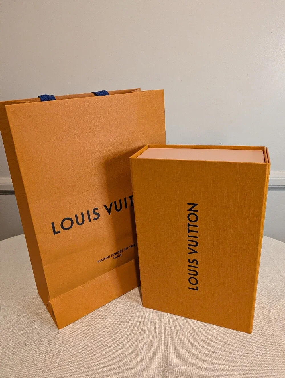 Louis Vuitton Foldable Empty Box Magnetic Closure And Shopping Bag